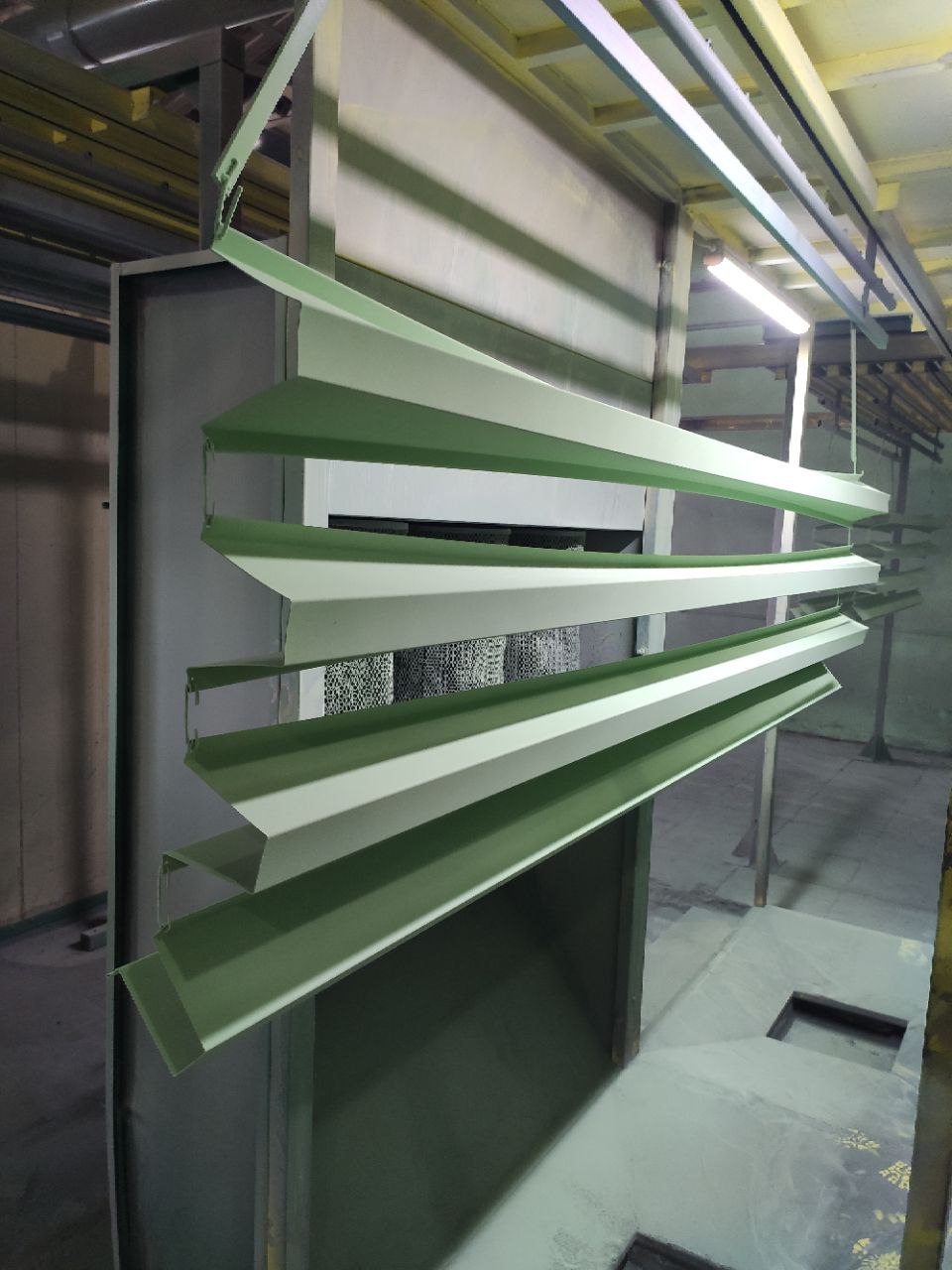 Прямоугольная ламель оцинкованная 0.7мм RAL 6019