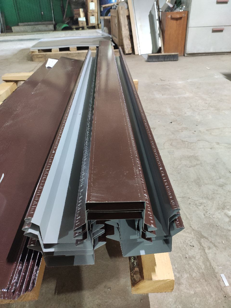 Прямоугольная ламель оцинкованная 0.7мм RAL 8017