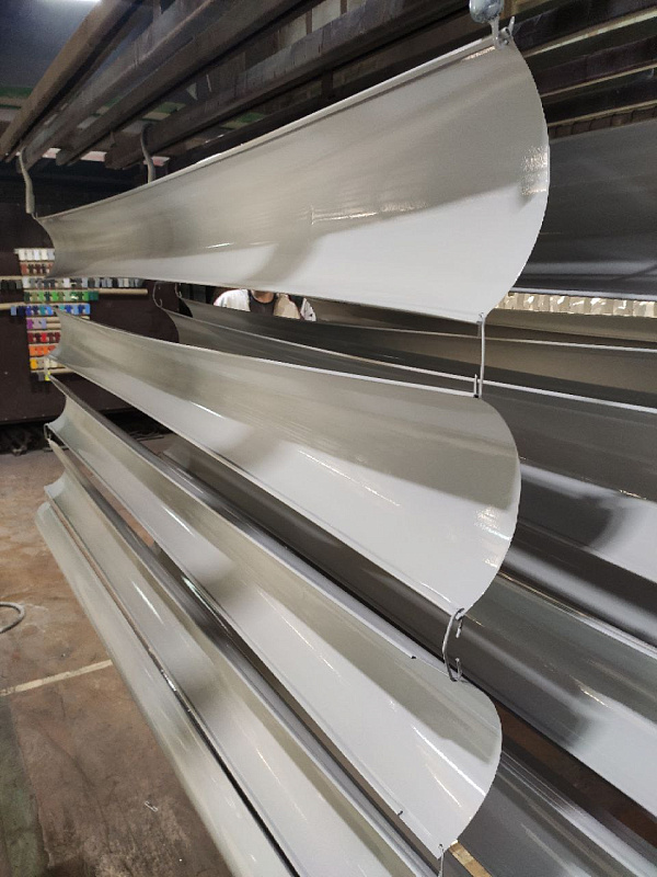 Желоб водосточный оцинкованный порошок ф220х2000мм RAL 9006