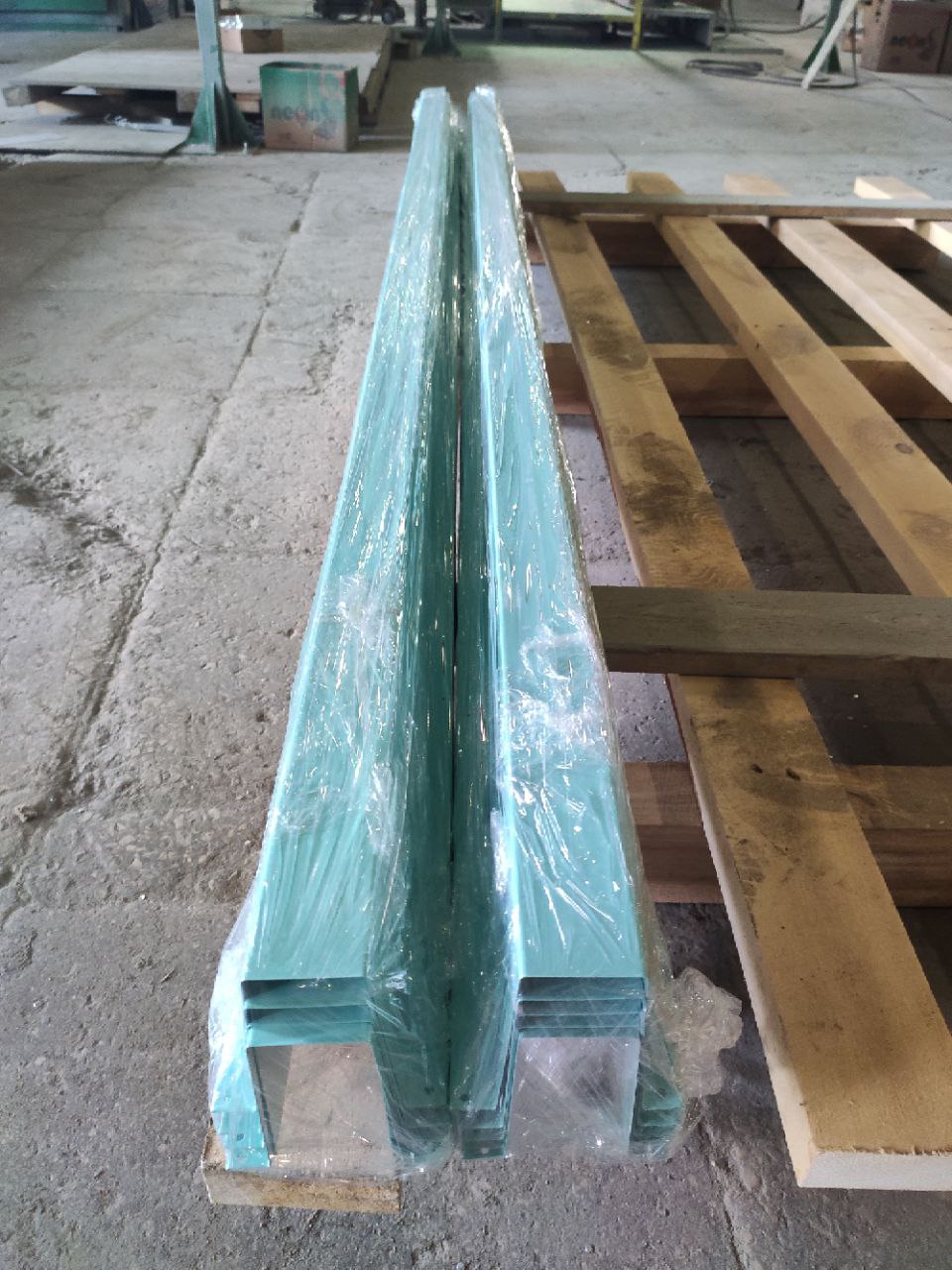 Прямоугольная ламель оцинкованная 0.7мм RAL 5018