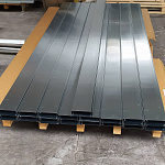 Планка примыкания боковая 0,45 мм (RAL 6002) оцинкованная, с порошковым покрытием (ширина более 625 мм)