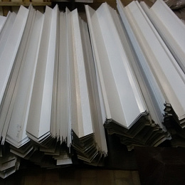 Нащельник для углов RAL 9003 оцинкованный c порошковым покрытием 0,45мм