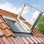 Окно-выход на крышу для отапл. помещений дерево, лак ручка слева или справа Fakro FWP U3 Распашное универс. (требуется обычный оклад) Profi 66*98см