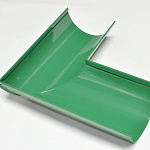 Угол 90 градусов водосточного желоба оцинкованный порошок ф150х400х400мм RAL 8019