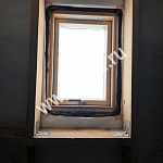 Окно мансардное дерево, лак ручка снизу Fakro FTS-V U4 Standart 94*140см