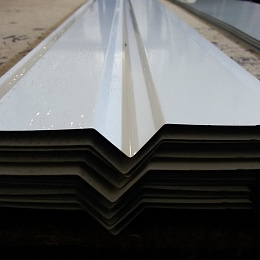 Нащельник на деформационный шов RAL 9003 оцинкованный c порошковым покрытием 0,45мм