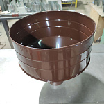 Воронка водосточная ф100х350мм (RAL 8017) водосборная, c порошковым покрытием