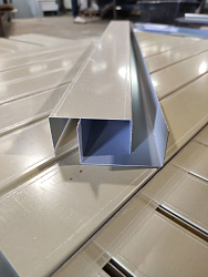 Прямоугольная ламель оцинкованная 0.7мм RAL 1014