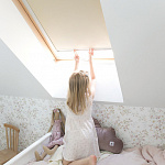 Окно мансардное дерево, лак ручка снизу Fakro FTS-V U4 Standart 114*118см