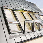 Балкон дерево, лак Fakro FGH-V P2 Galeria Lux 94*255см