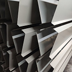 Отлив 0,55 мм RAL 7035 оконный оцинкованный c порошковым покрытием