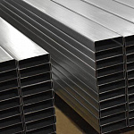 Профиль П-образный направляющий (гнутый швеллер) оцинкованный толщина 2мм с отверстиями