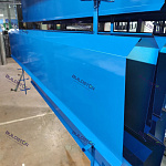 Планка приемная оконная для фасада оцинкованная с порошковым покрытием 0,45мм ширина менее 625 мм RAL 5005