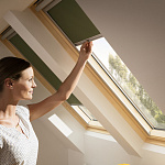 Окно мансардное дерево, лак ручка сверху Velux GZL PK06 1051 Комфорт WoodLine 94*118см