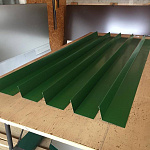 Планка примыкания в штробу для кровли 0,45 мм (RAL 3005) оцинкованная, с порошковым покрытием