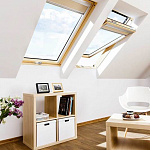 Окно мансардное дерево, лак ручка снизу Fakro FTP-V (CH Китай) Profi 114*140см