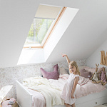 Окно мансардное дерево, лак ручка снизу Fakro FTS-V U4 Standart 78*140см