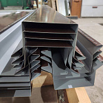 Заборный парапет с капельником угловой оцинкованный с порошковым покрытием 0,45мм RAL 8017