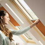 Окно мансардное дерево, лак ручка снизу Velux GLL MK08 1061B Дизайн WoodLine 78*140см