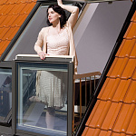 Балкон дерево, лак Fakro FGH-V P2 Galeria Lux 94*255см