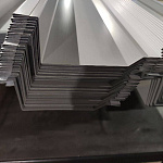 Нащельник RAL 9003 стыковочный оцинкованный c полимерным покрытием 0,45мм