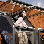 Балкон дерево, лак Fakro FGH-V P2 Galeria Lux 94*255см