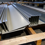 Планка начальная RAL 8004 оцинкованная с порошковым покрытием 0,45мм ширина более 625 мм