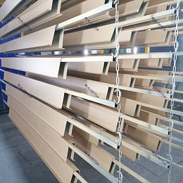 Прямоугольная ламель оцинкованная 0.7мм RAL 1001